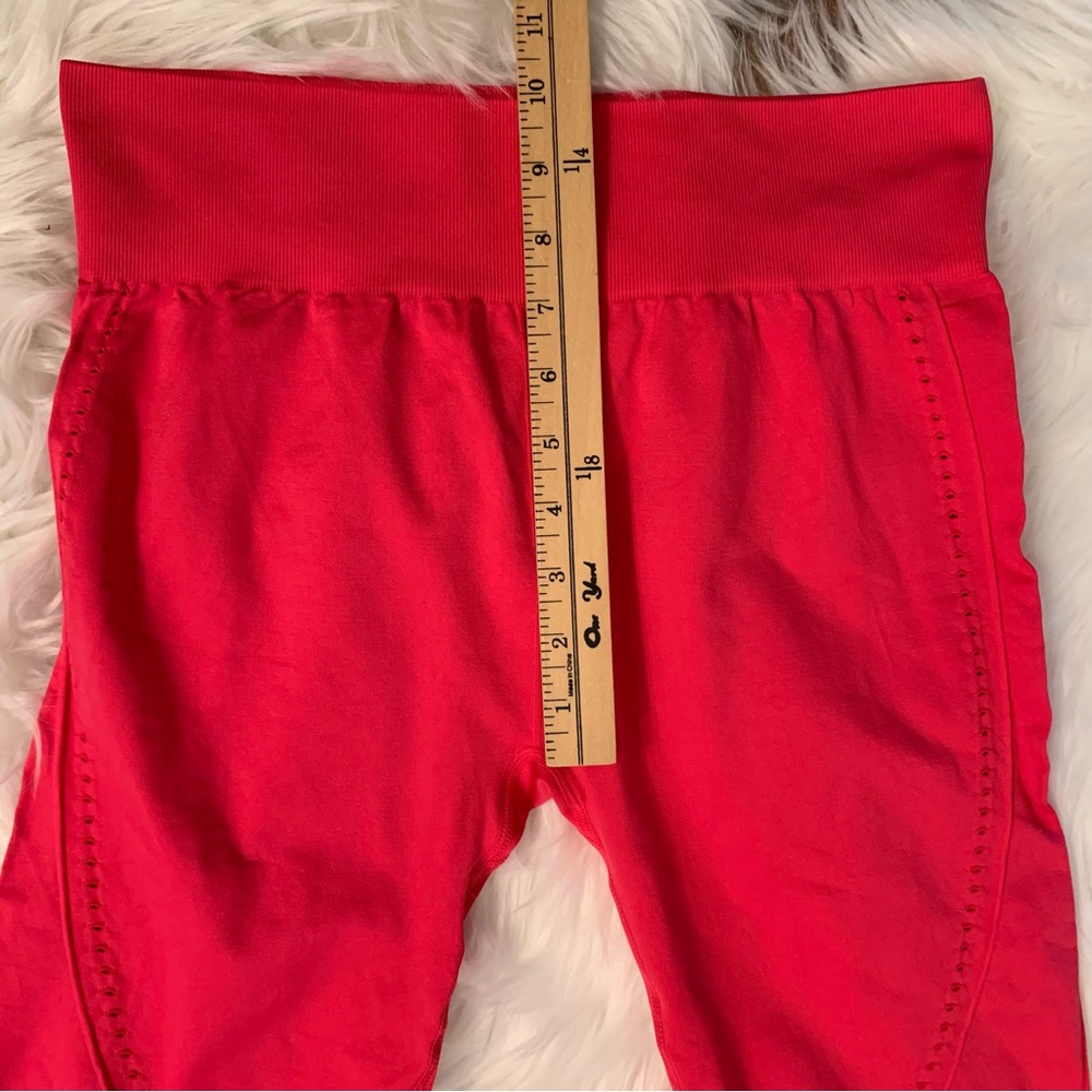 Fabletics Luciano Hot Pink Laser Cut out Crop Leggings 22” Large Activewear - Picture 6 of 15